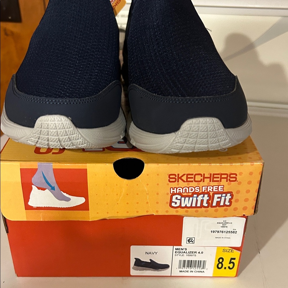 Skechers Men's Navy Swift Fit Sneakers
